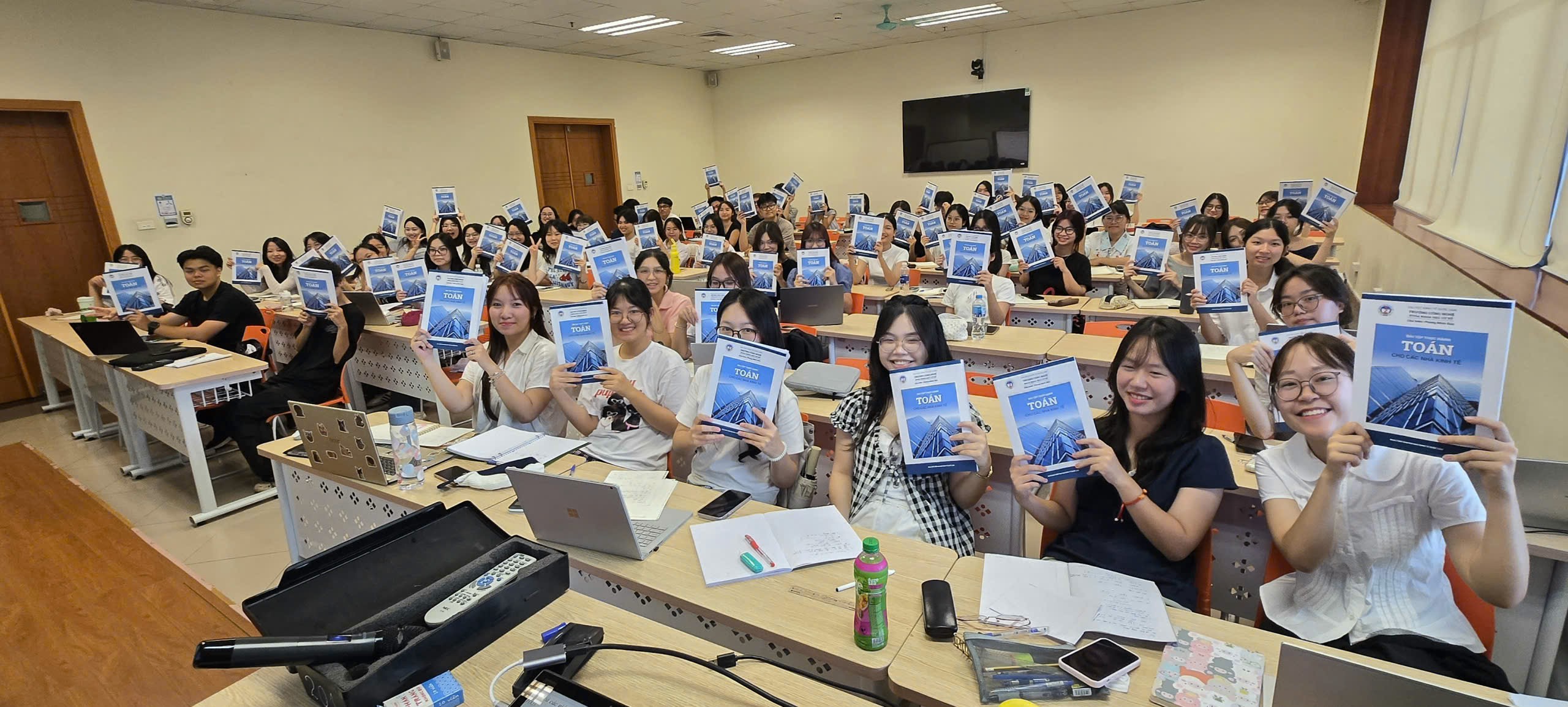 Khoa Khoa học cơ sở biên soạn hai học liệu mới hỗ trợ giảng dạy và học tập các môn Toán