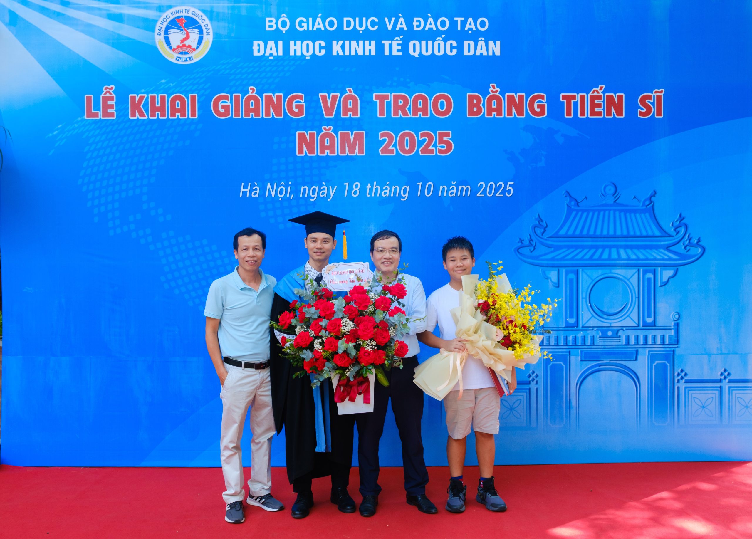 Chúc mừng thầy Bùi Quốc Hoàn được Đại học Kinh tế Quốc dân trao bằng Tiến sĩ năm 2025