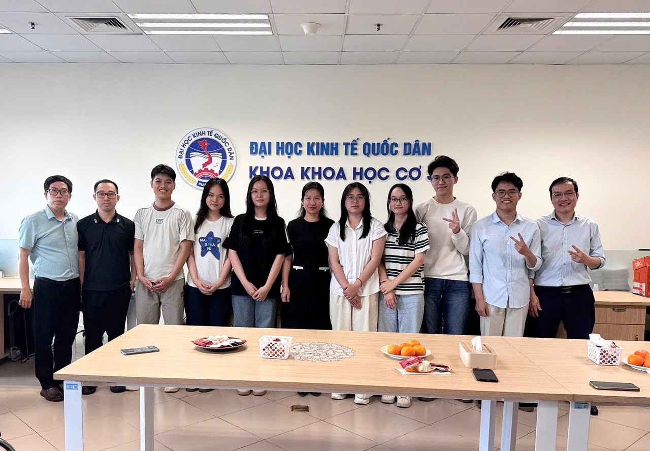 Bài 1: Hành trình ôn luyện của đội tuyển Olympic Toán học sinh viên NEU 2026