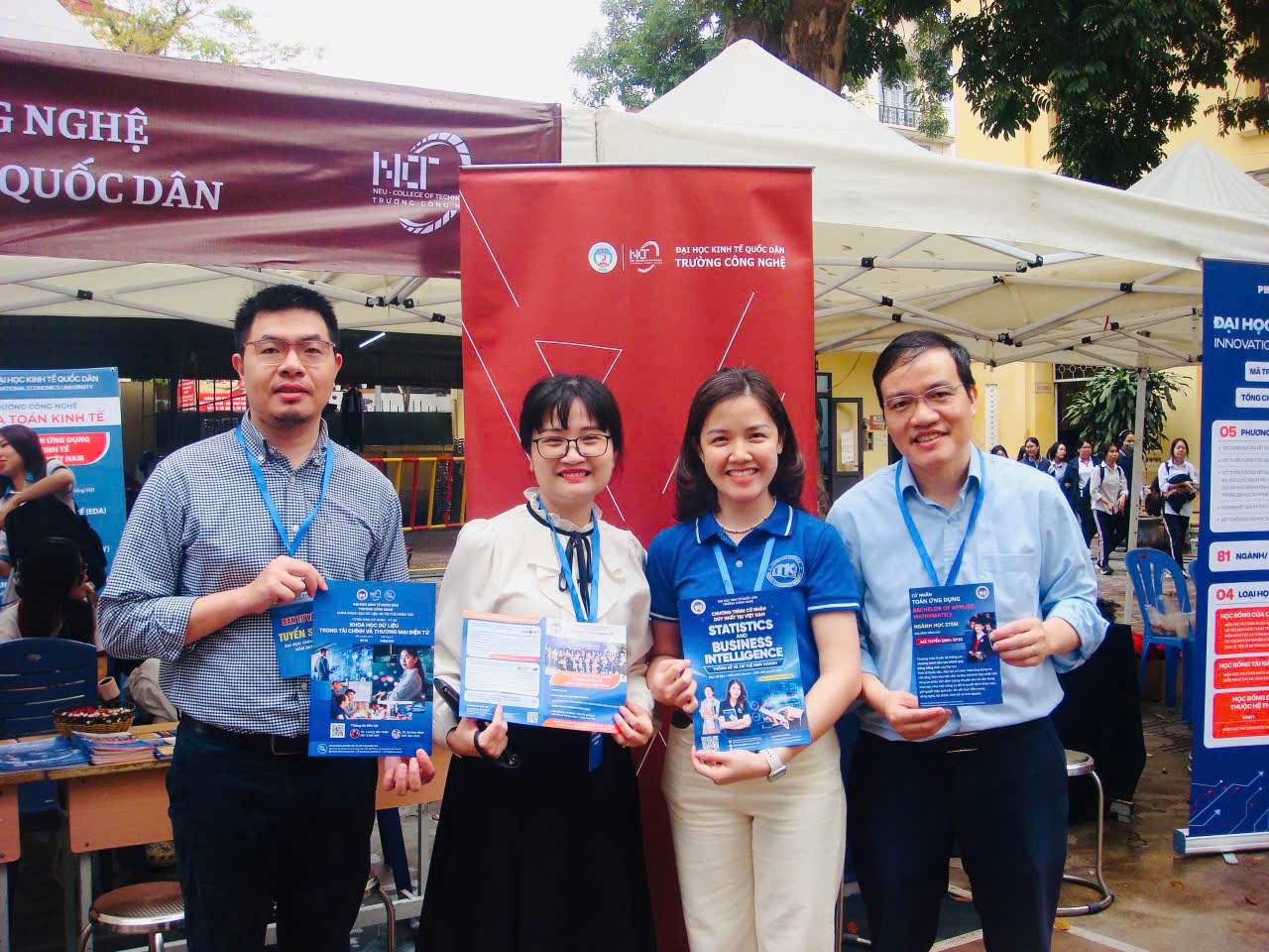 Giảng viên ngành Toán ứng dụng đồng hành cùng học sinh tại các ngày hội tư vấn tuyển sinh tháng 3 năm 2026