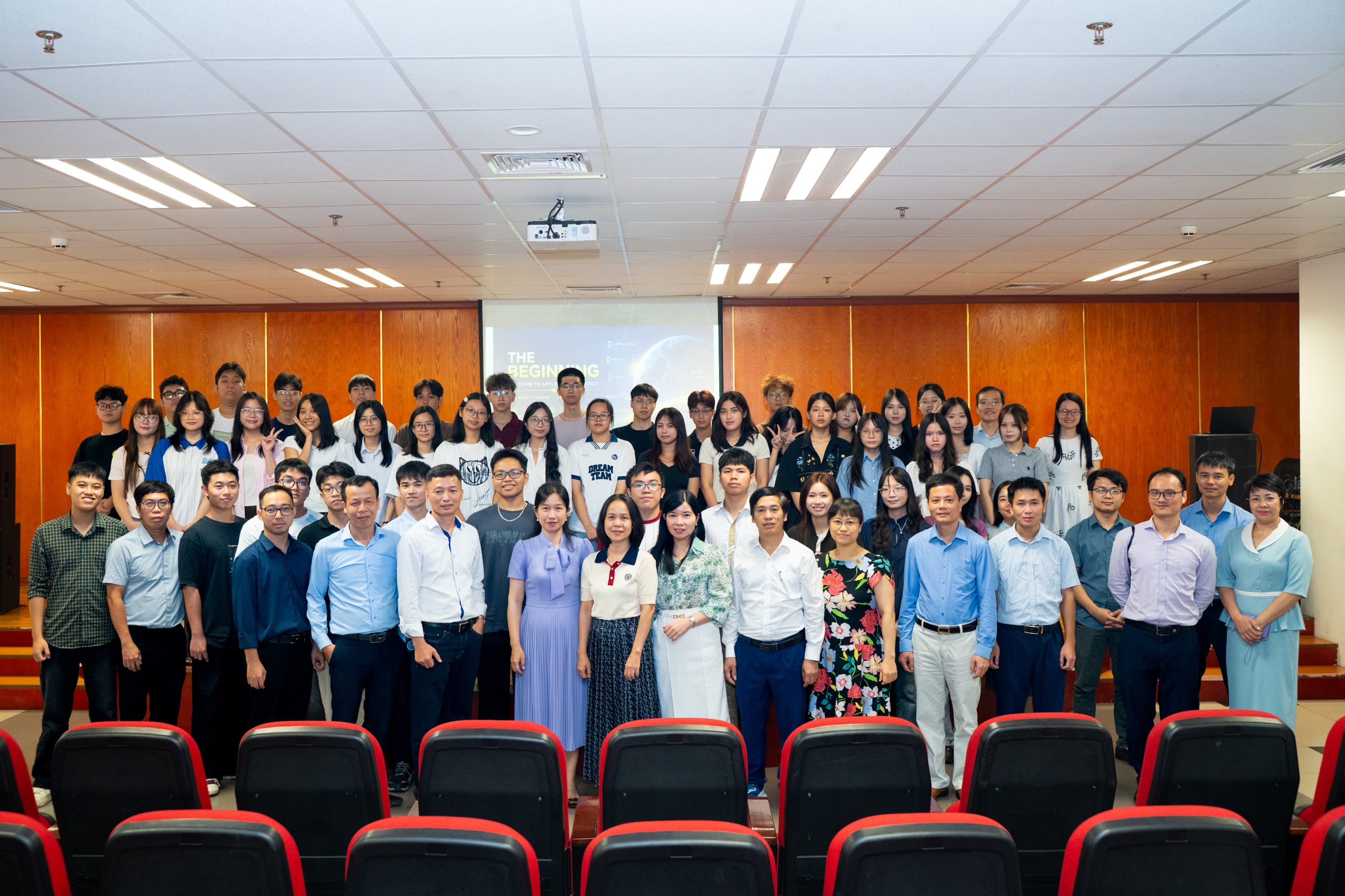 Khoa Khoa học cơ sở chào đón tân sinh viên K68 ngành Toán ứng dụng – NEU