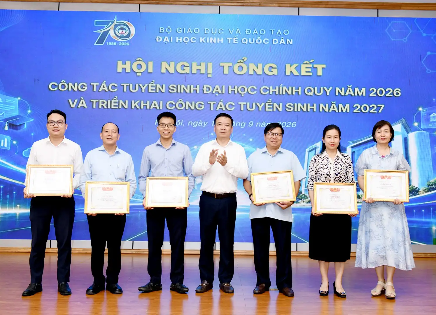 Khoa Khoa học cơ sở được khen thưởng vì thành tích xuất sắc trong công tác tuyển sinh ĐHCQ năm 2026